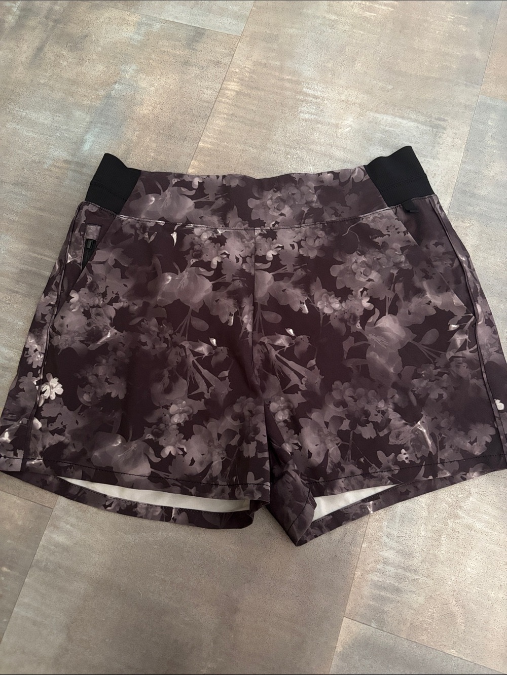 Athleta Women’s Plum Floral Athletic Shorts size 8